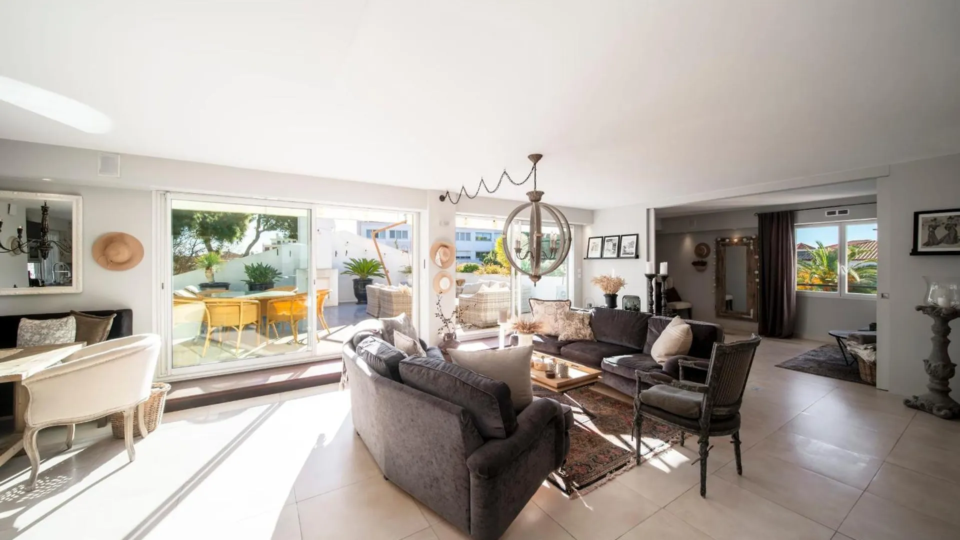 Cannes Luxury Rental - Pretty 3 Bedroom Apartment To Rent With 50M Terrace