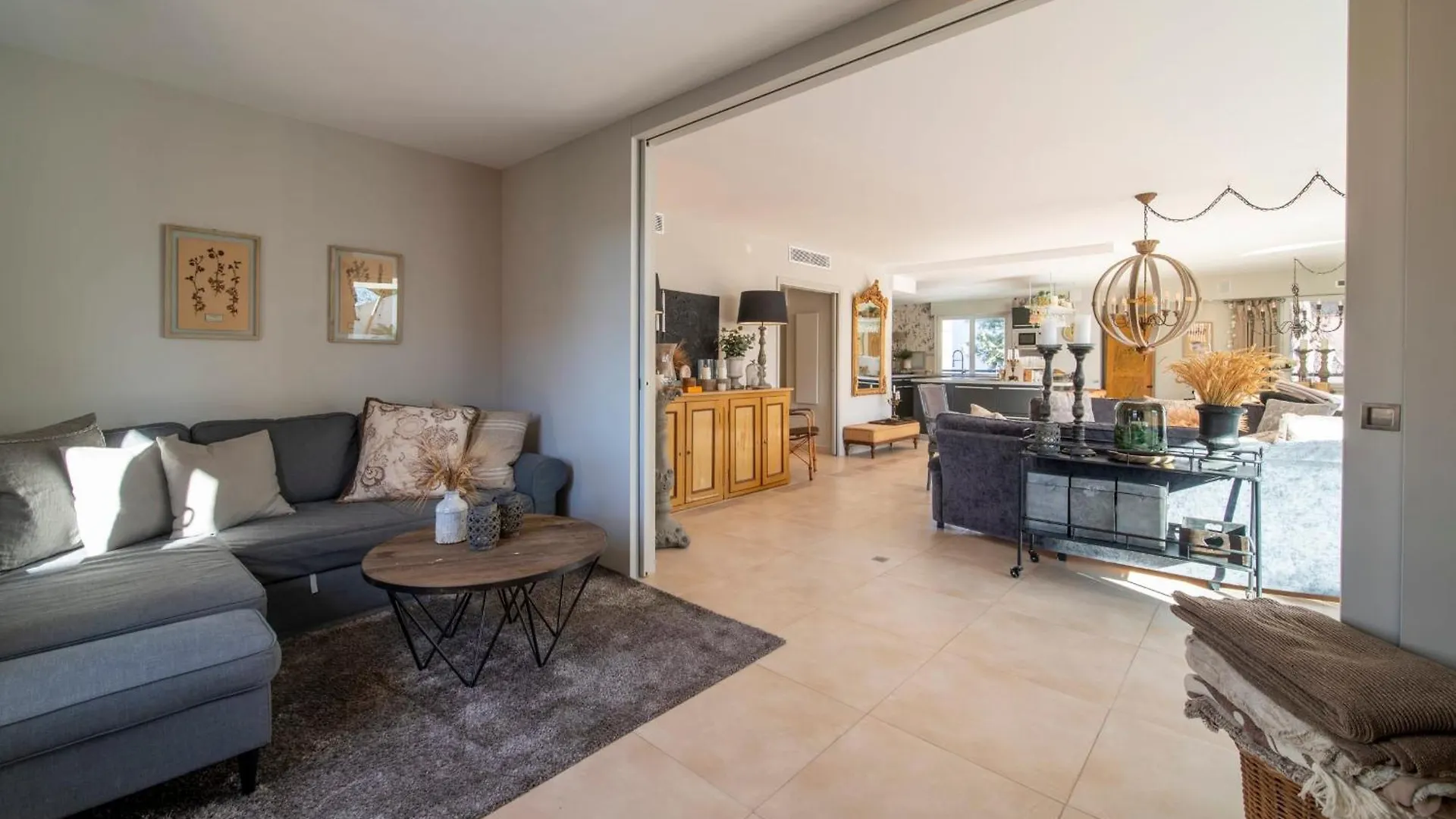 Cannes Luxury Rental - Pretty 3 Bedroom Apartment To Rent With 50M Terrace 0*,  France