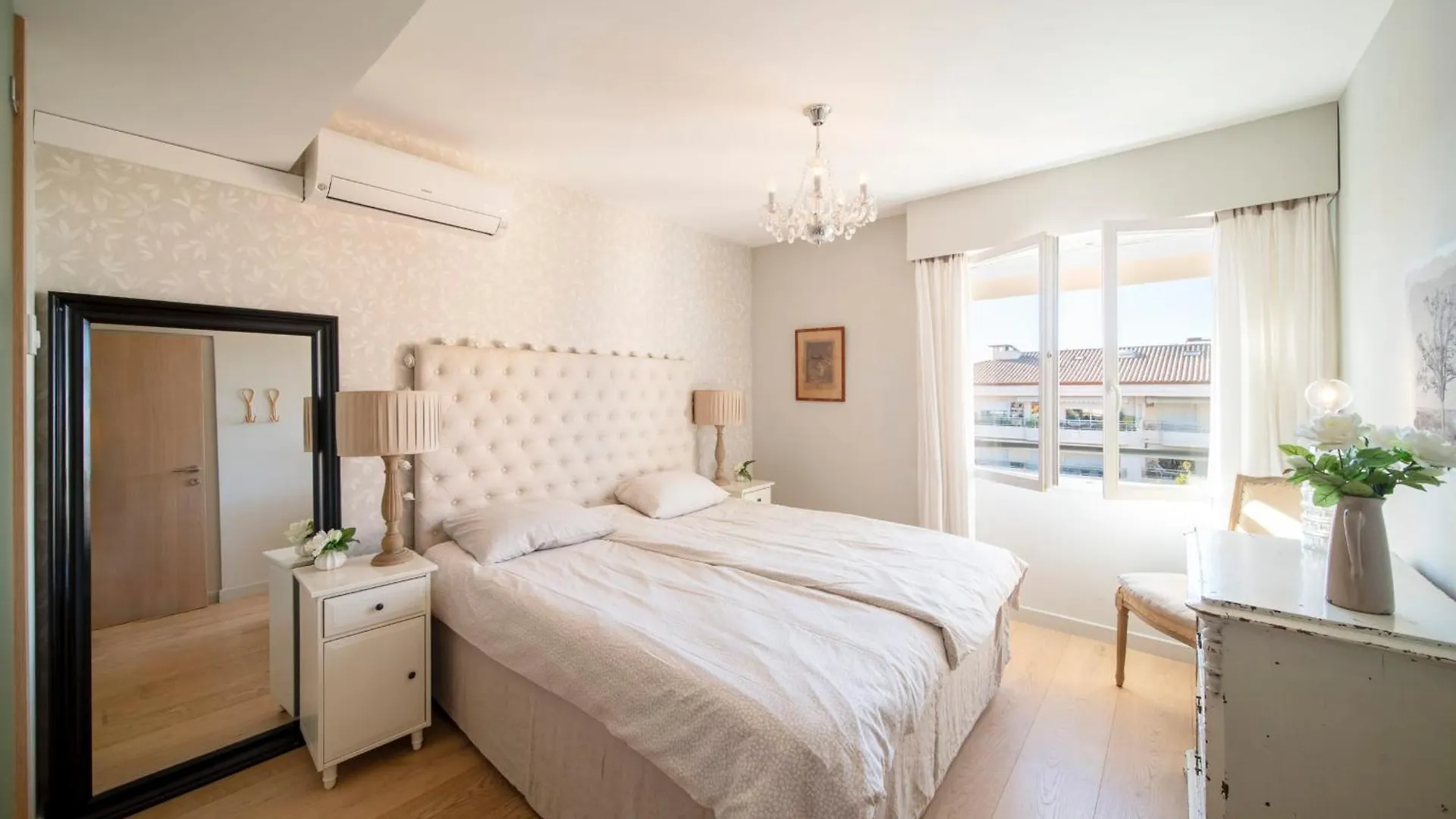 Cannes Luxury Rental - Pretty 3 Bedroom Apartment To Rent With 50M Terrace