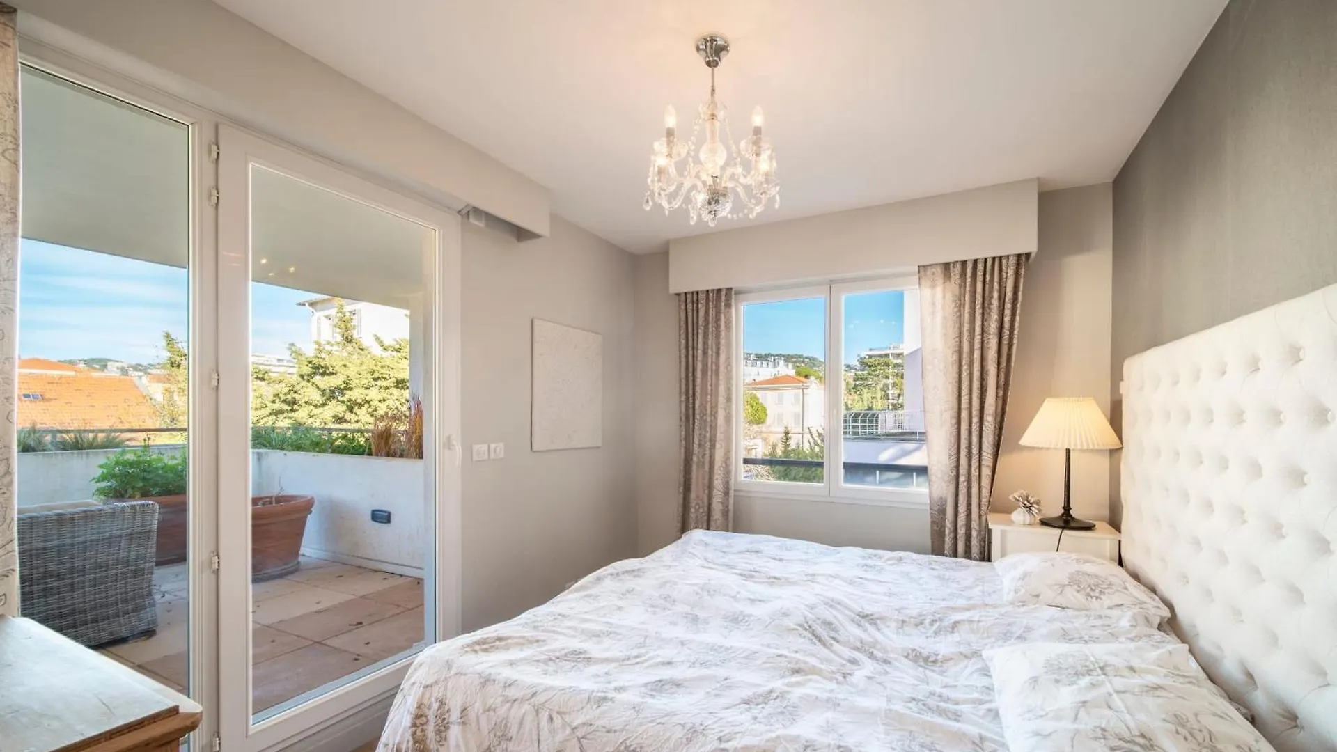 Cannes Luxury Rental - Pretty 3 Bedroom Apartment To Rent With 50M Terrace