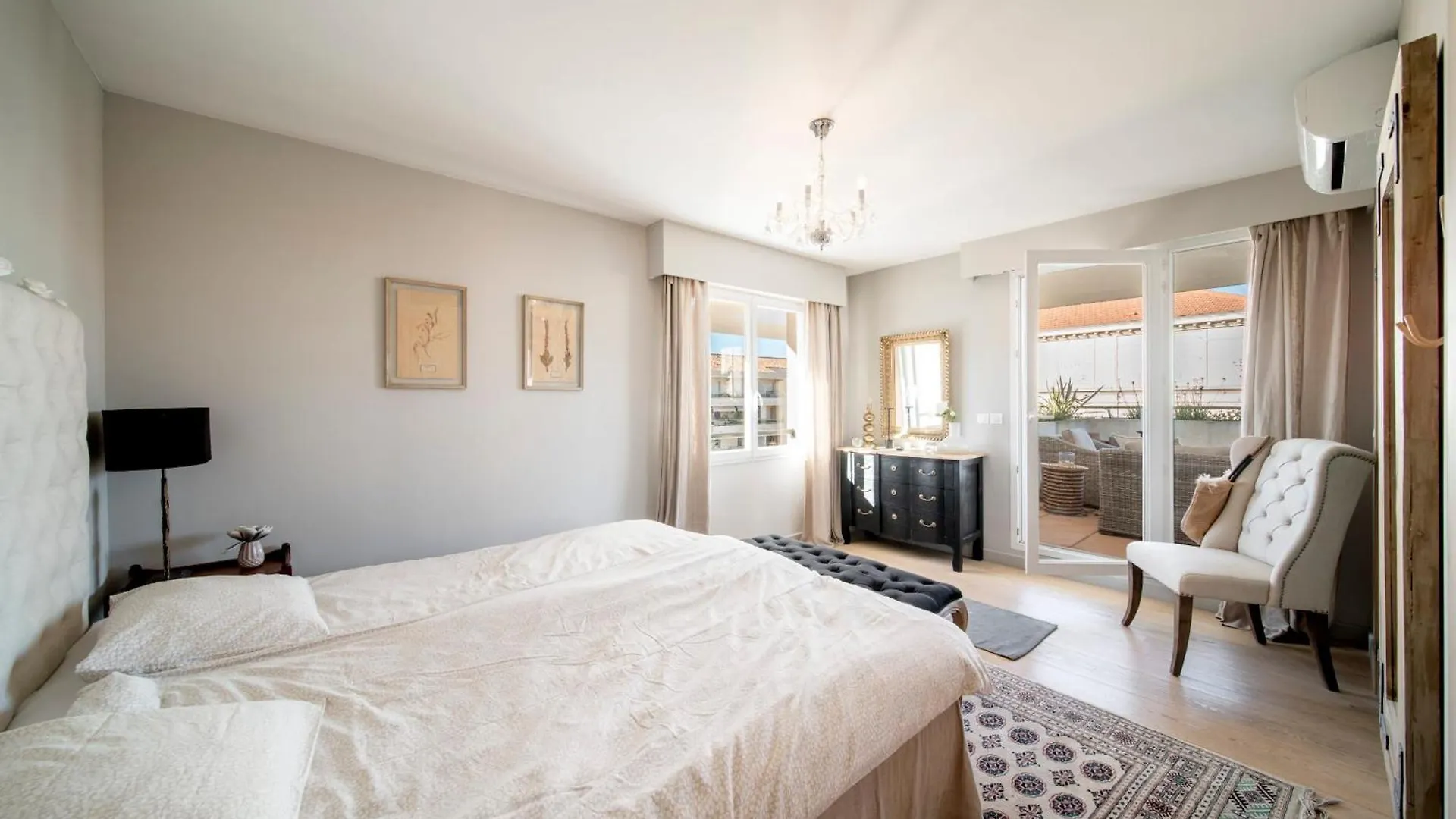 Cannes Luxury Rental - Pretty 3 Bedroom Apartment To Rent With 50M Terrace