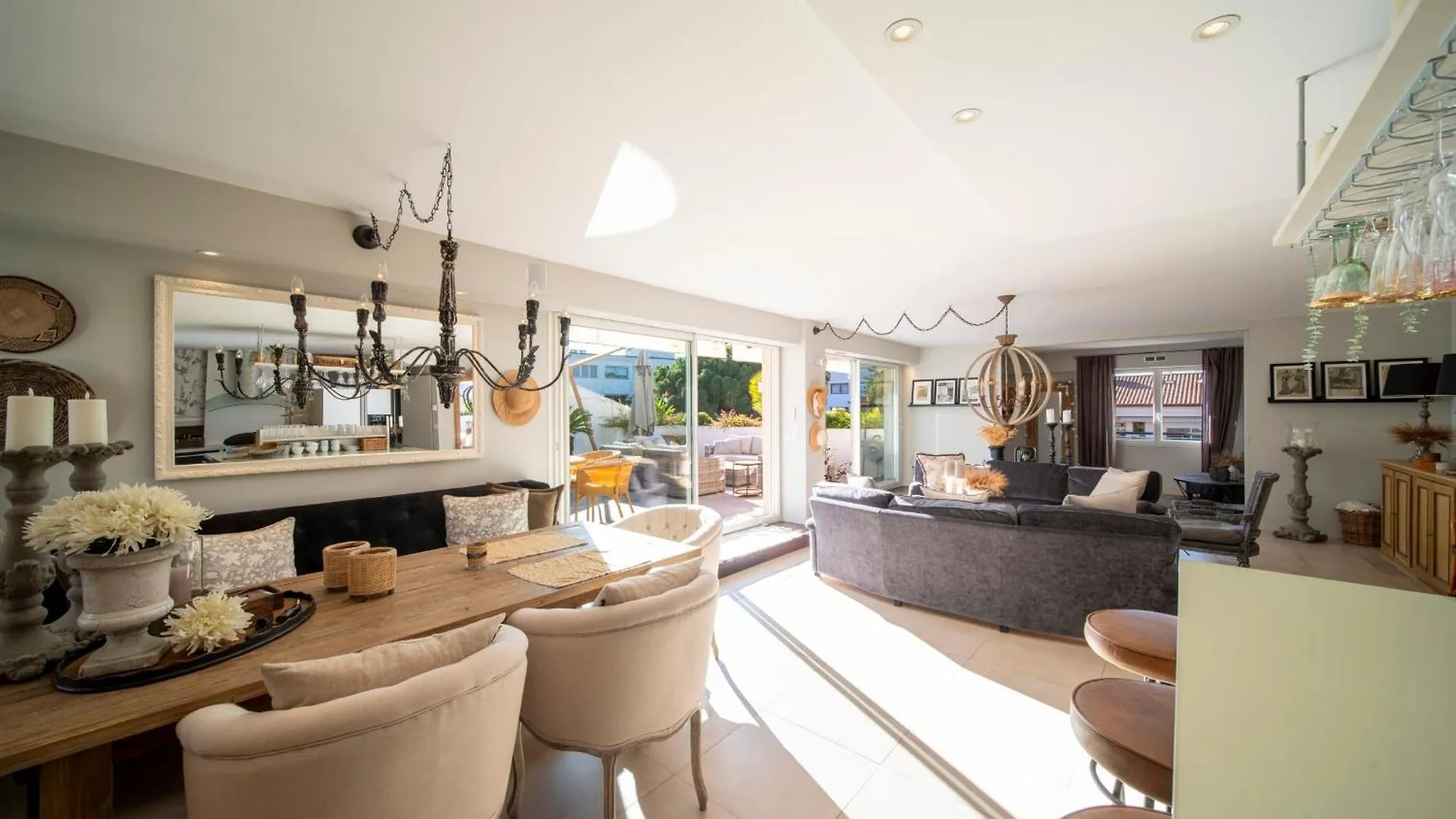 Cannes Luxury Rental - Pretty 3 Bedroom Apartment To Rent With 50M Terrace