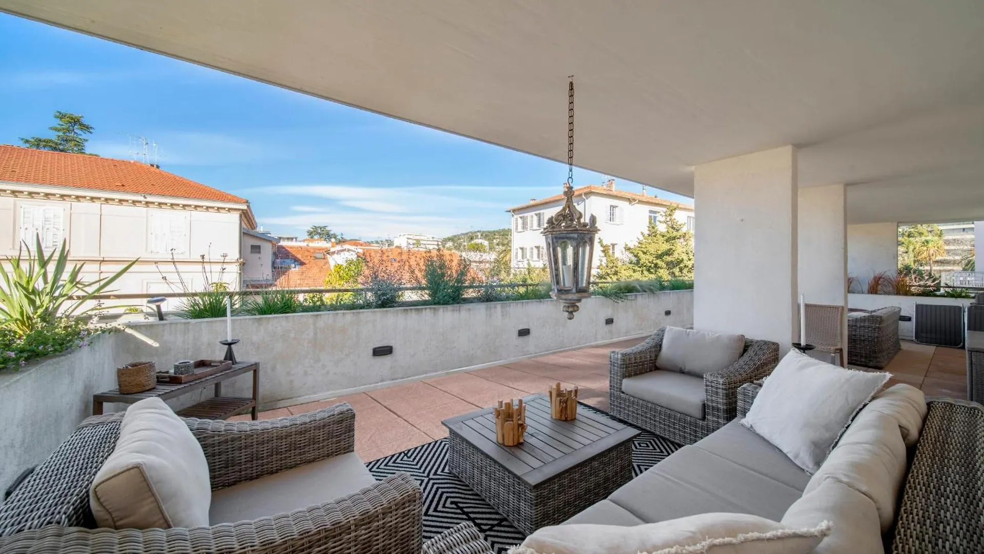 Cannes Luxury Rental - Pretty 3 Bedroom Apartment To Rent With 50M Terrace