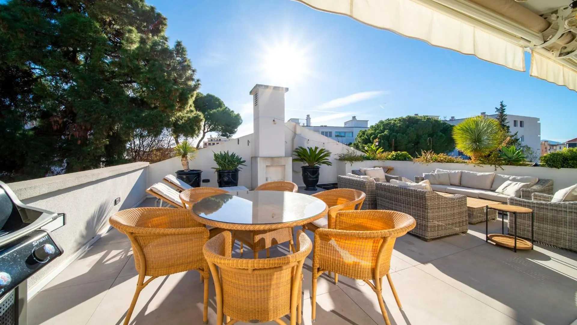 Cannes Luxury Rental - Pretty 3 Bedroom Apartment To Rent With 50M Terrace