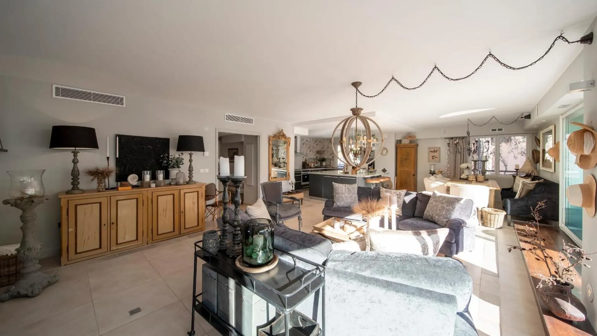 Cannes Luxury Rental - Pretty 3 Bedroom Apartment To Rent With 50M Terrace
