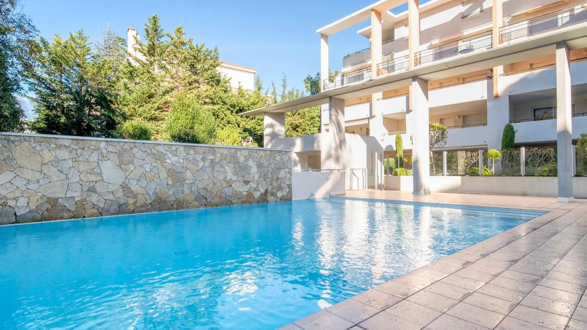 Cannes Luxury Rental - Pretty 3 Bedroom Apartment To Rent With 50M Terrace Frankrig